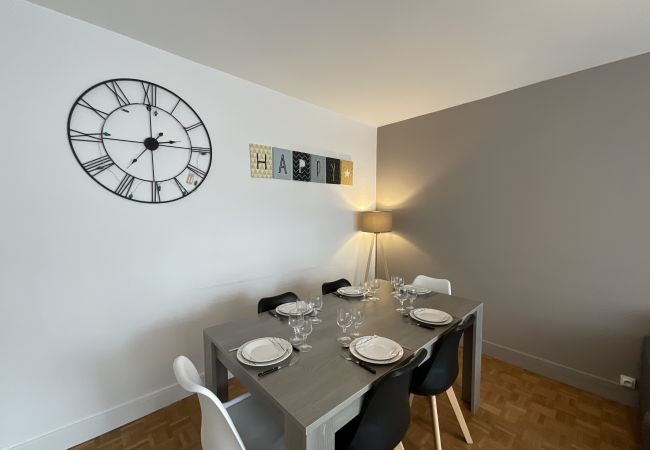 Apartamento en Le Mans - L'Éperon - Centre - Parking - 6 pers Apartamento en Le Mans - L'Éperon - Centre - Parking - 6 pers