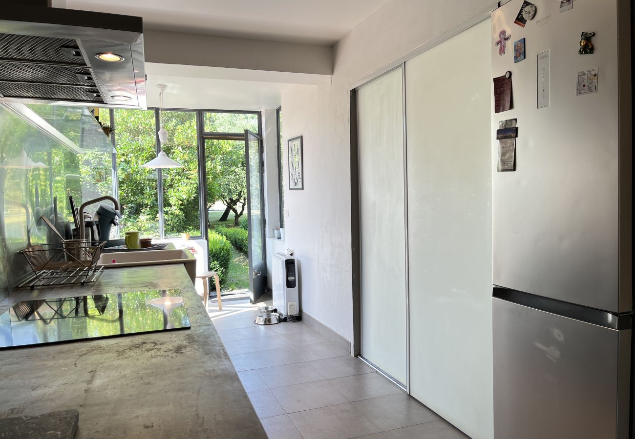 Casa en Domfront-en-Champagne - L'Oasis Familiale - Piscine - Parking - 10p