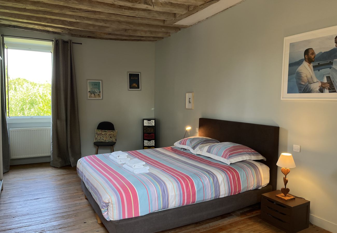 Casa en Domfront-en-Champagne - L'Oasis Familiale - Piscine - Parking - 10p