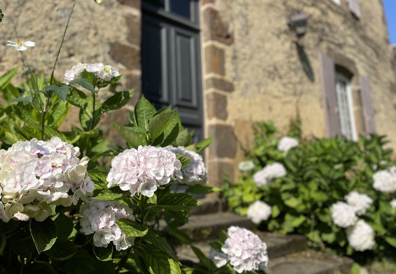 Casa en Domfront-en-Champagne - L'Oasis Familiale - Piscine - Parking - 10p