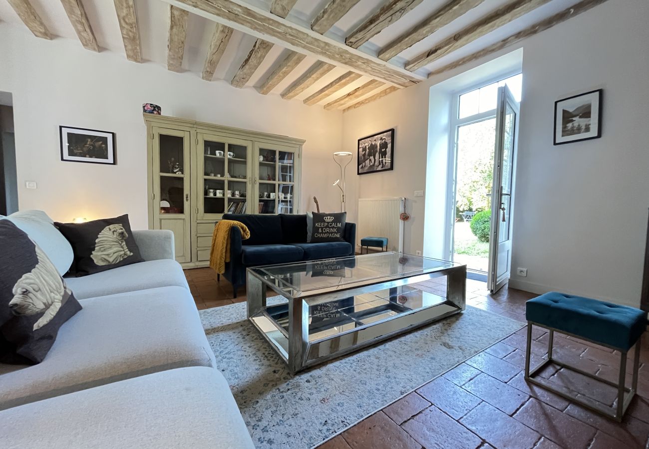 Casa en Domfront-en-Champagne - L'Oasis Familiale - Piscine - Parking - 10p