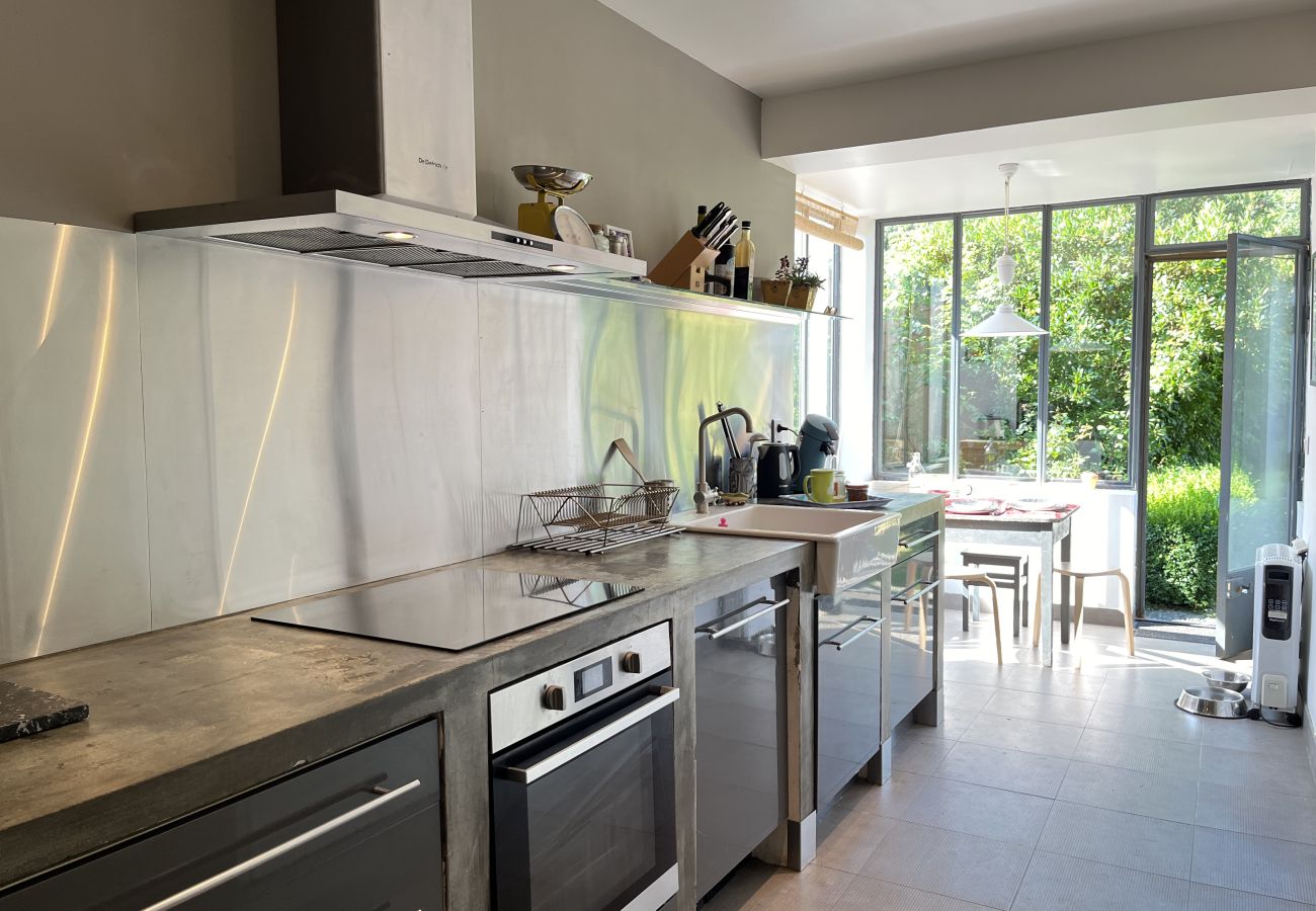 Casa en Domfront-en-Champagne - L'Oasis Familiale - Piscine - Parking - 10p