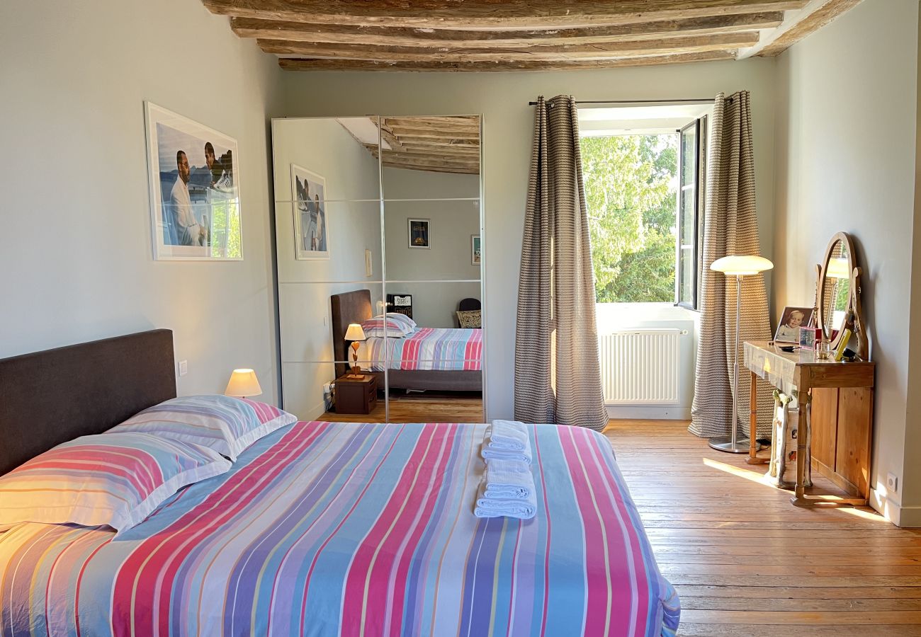 Casa en Domfront-en-Champagne - L'Oasis Familiale - Piscine - Parking - 10p