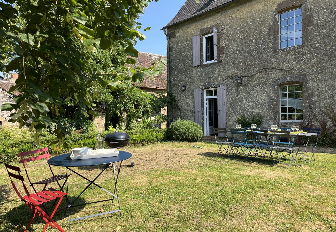 Casa en Domfront-en-Champagne - L'Oasis Familiale - Piscine - Parking - 10p