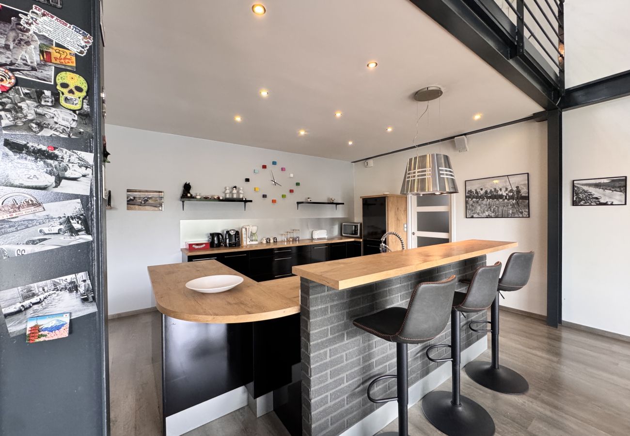 Cocina americana equipada.
