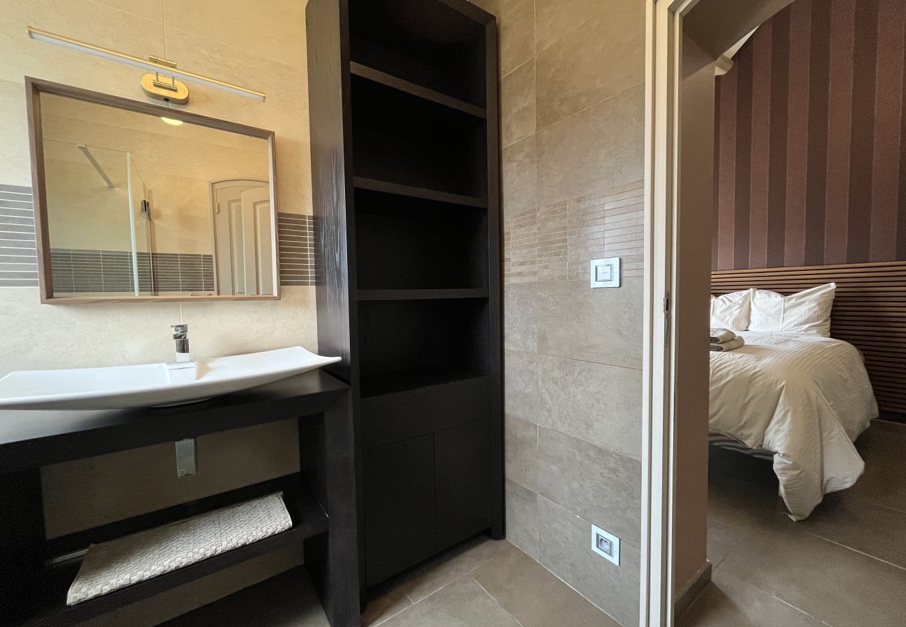 Ducha en el dormitorio.