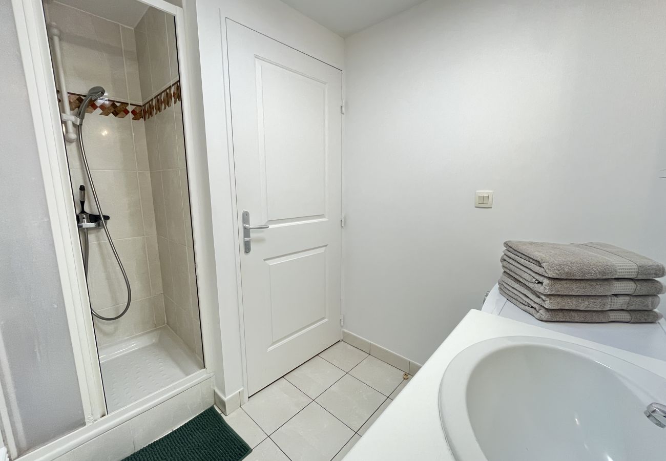 Cuarto de baño con lavadora 