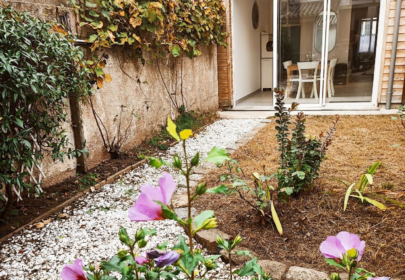Jardin, arboré, fleuri