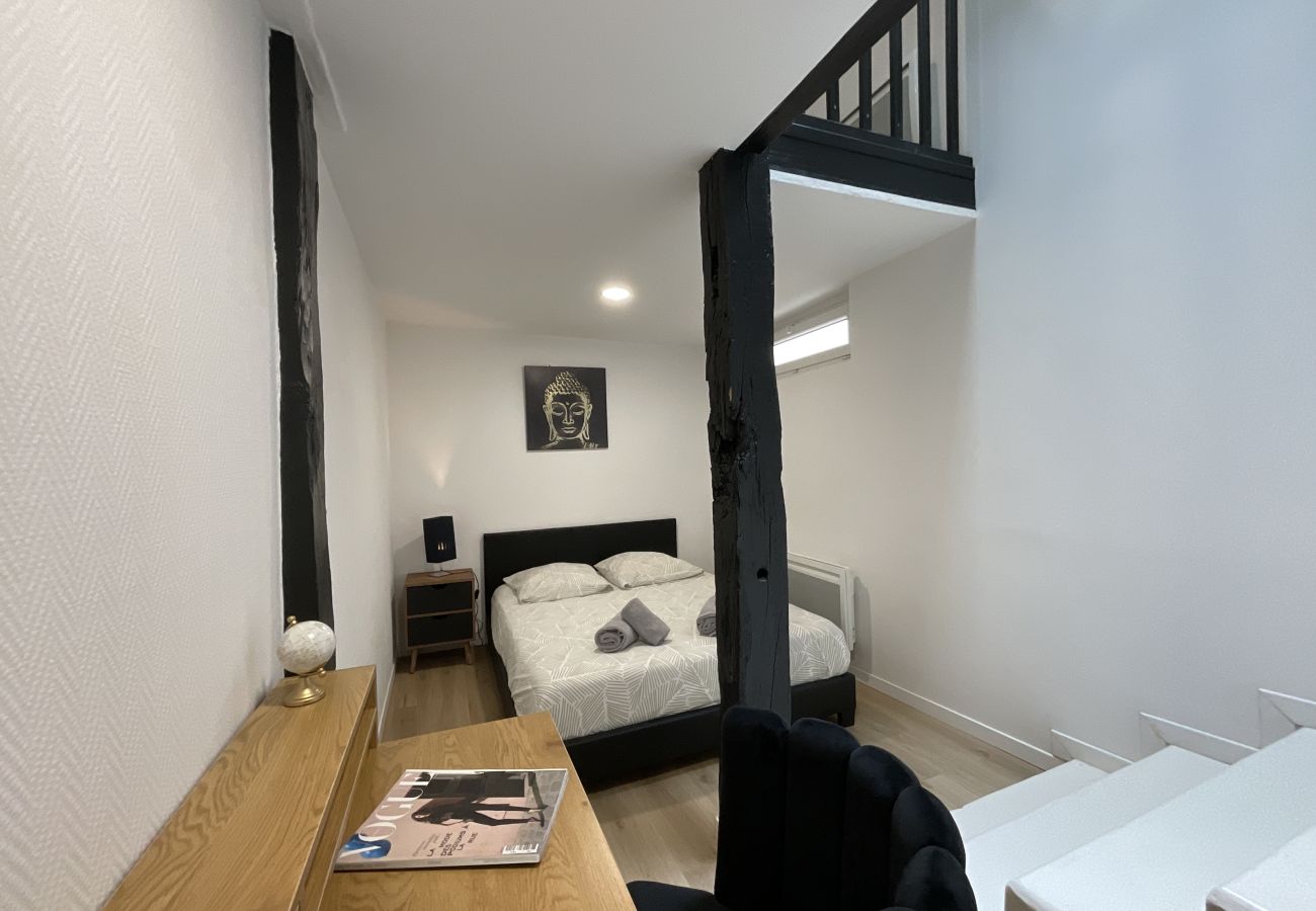 Chambre, lit double, bureau