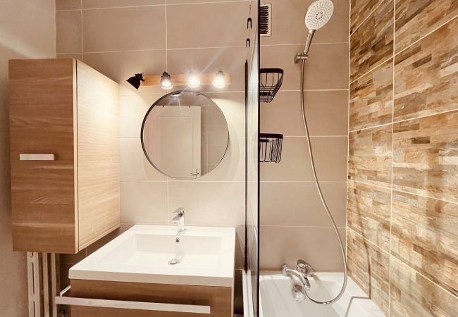 Salle de bain, baignoire, moderne 