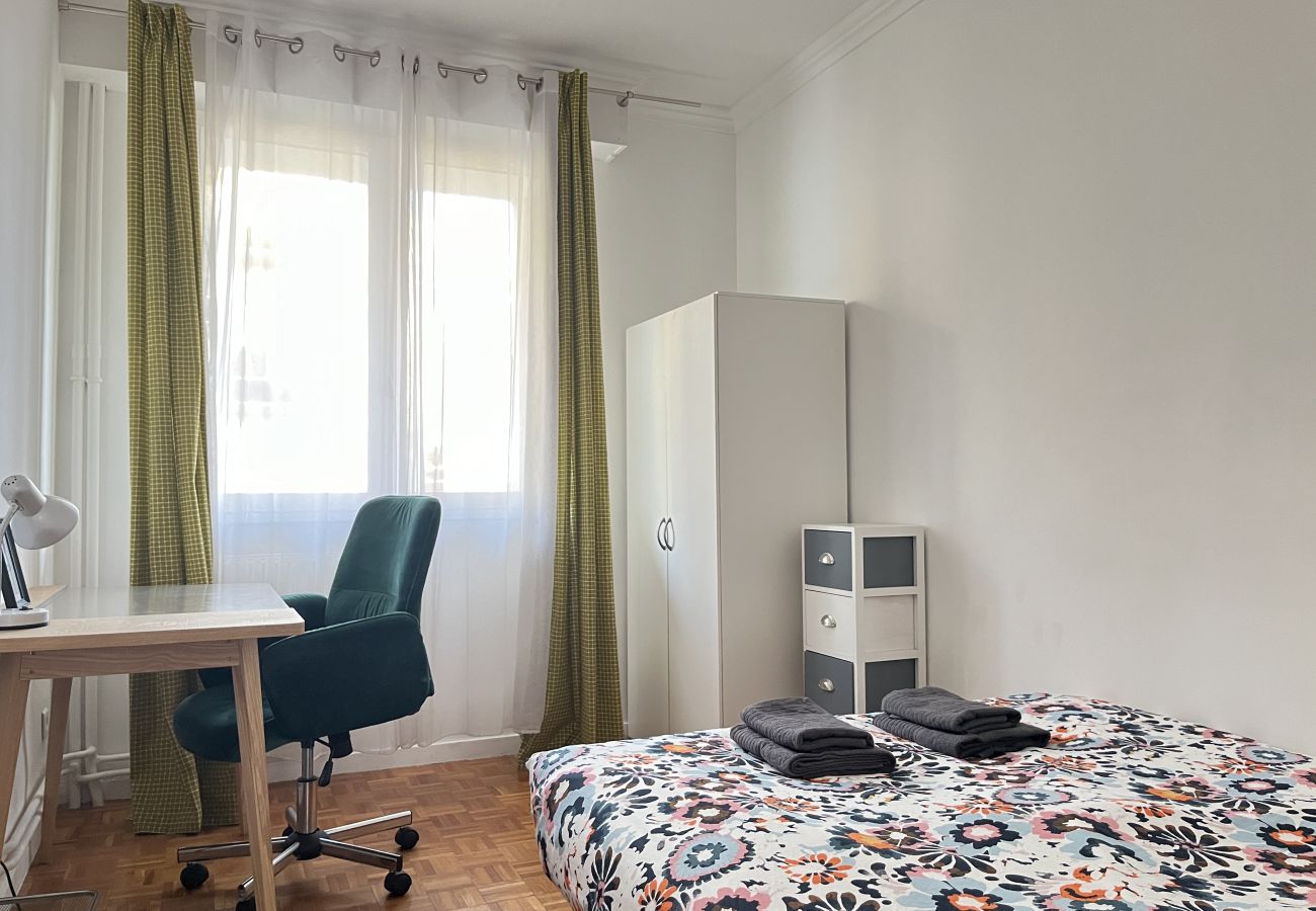 Espace nuit, lit double, bureau, rangement