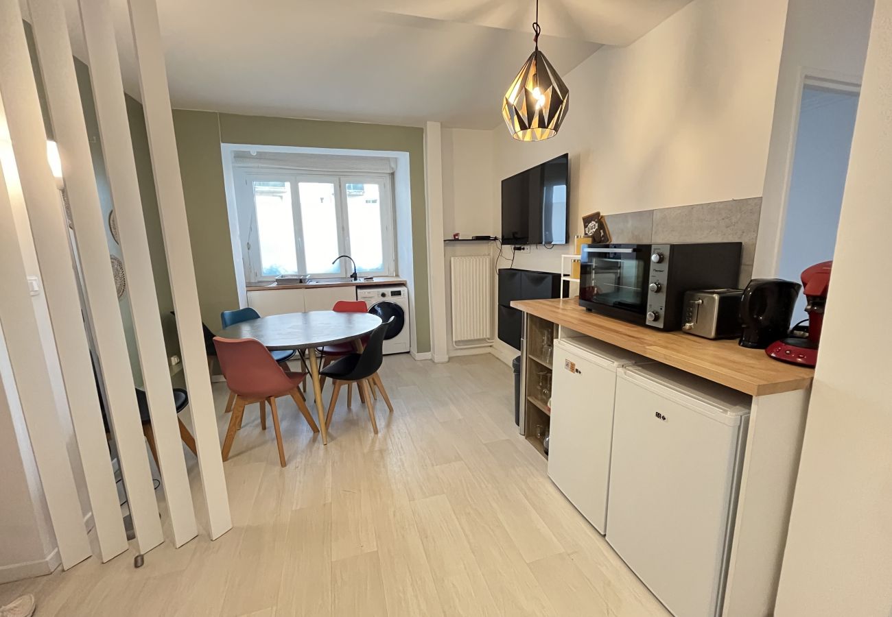 Cuisine équipée et coin repas