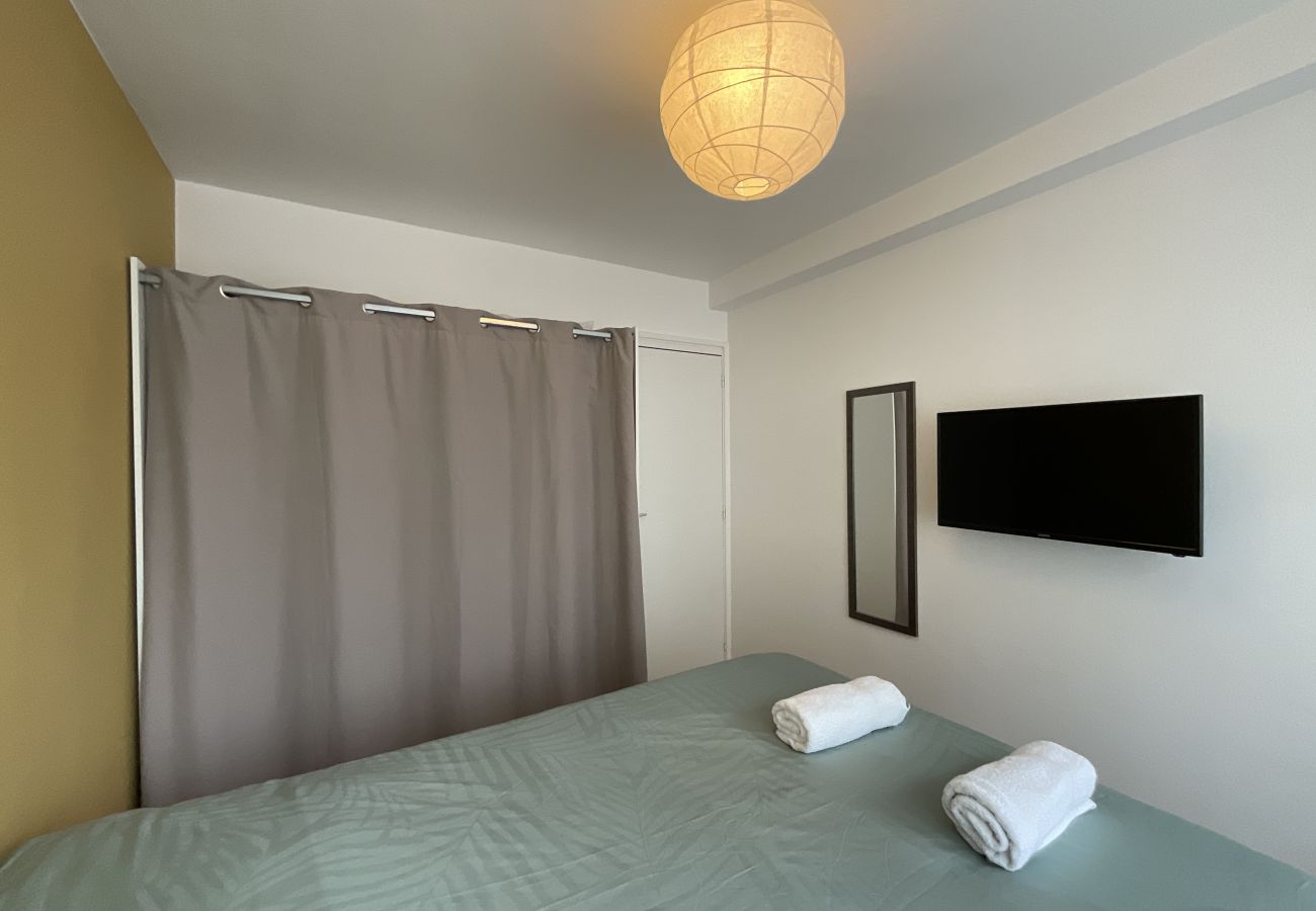 Chambre, lit double, télévision