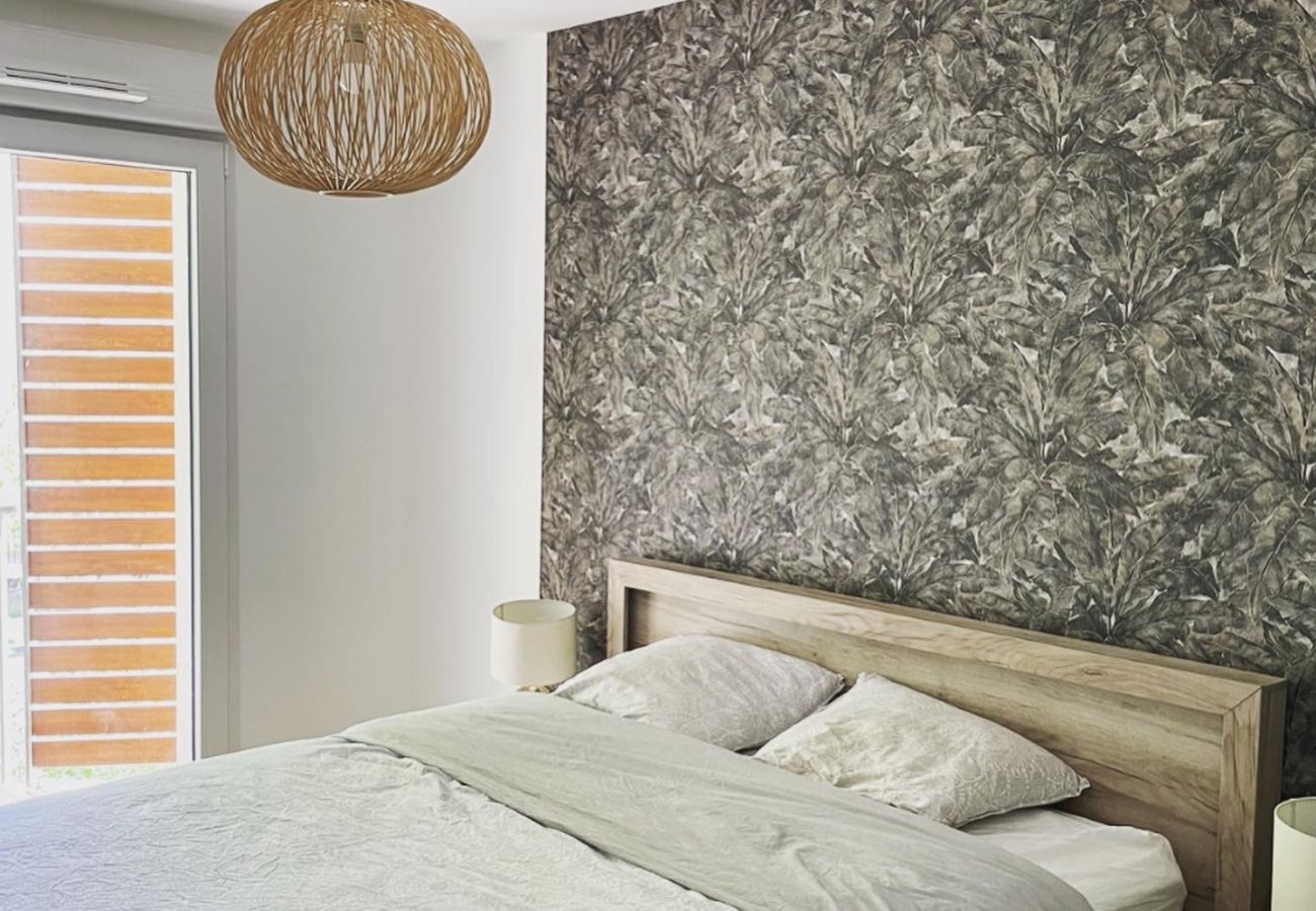 Chambre double lit queen size, espaces de rangement
