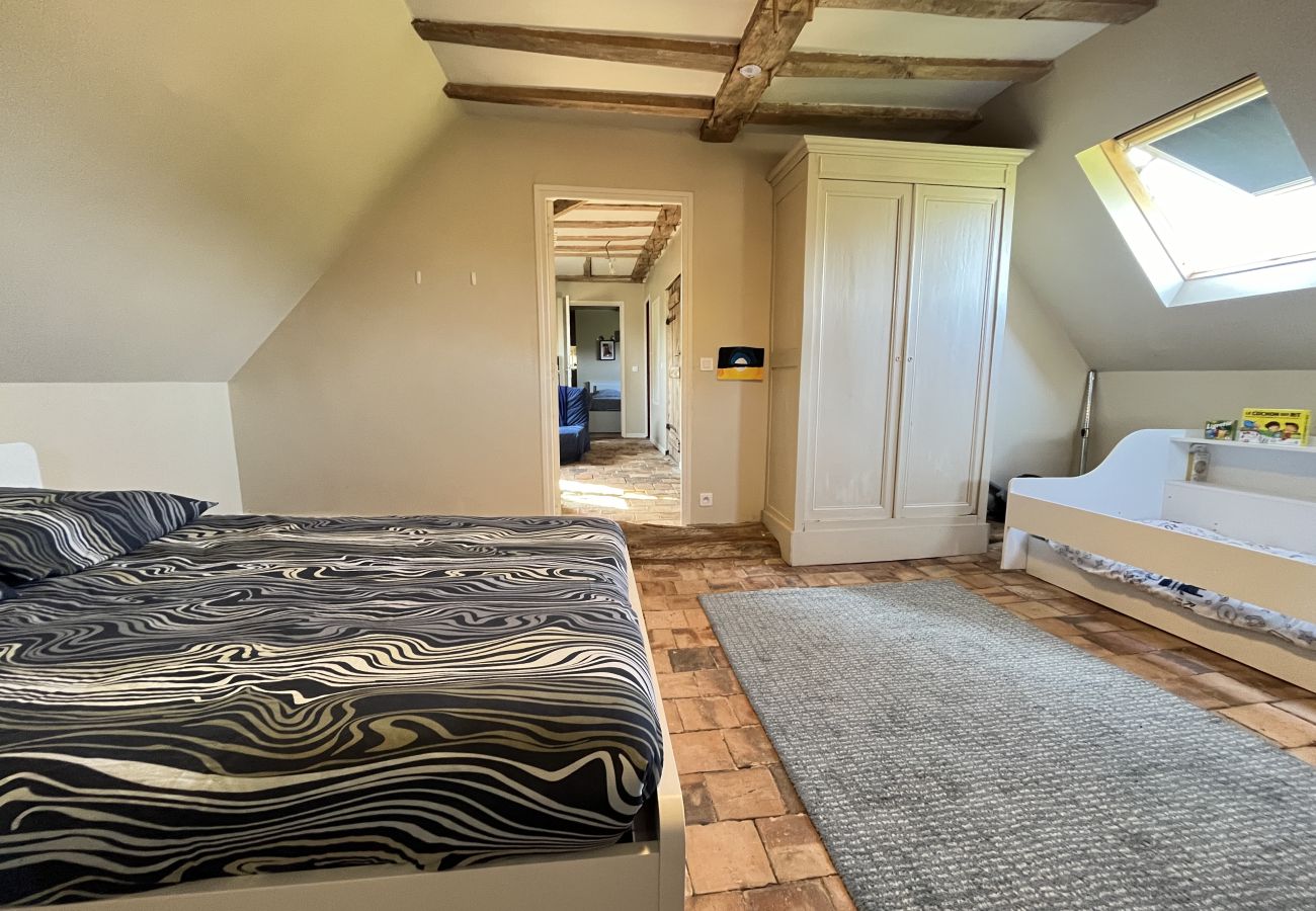 Maison à Domfront-en-Champagne - L'Oasis Familiale - Piscine - Parking - 10p
