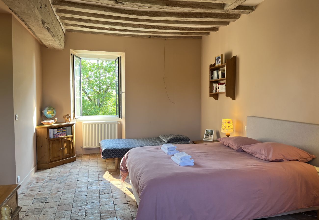 Maison à Domfront-en-Champagne - L'Oasis Familiale - Piscine - Parking - 10p