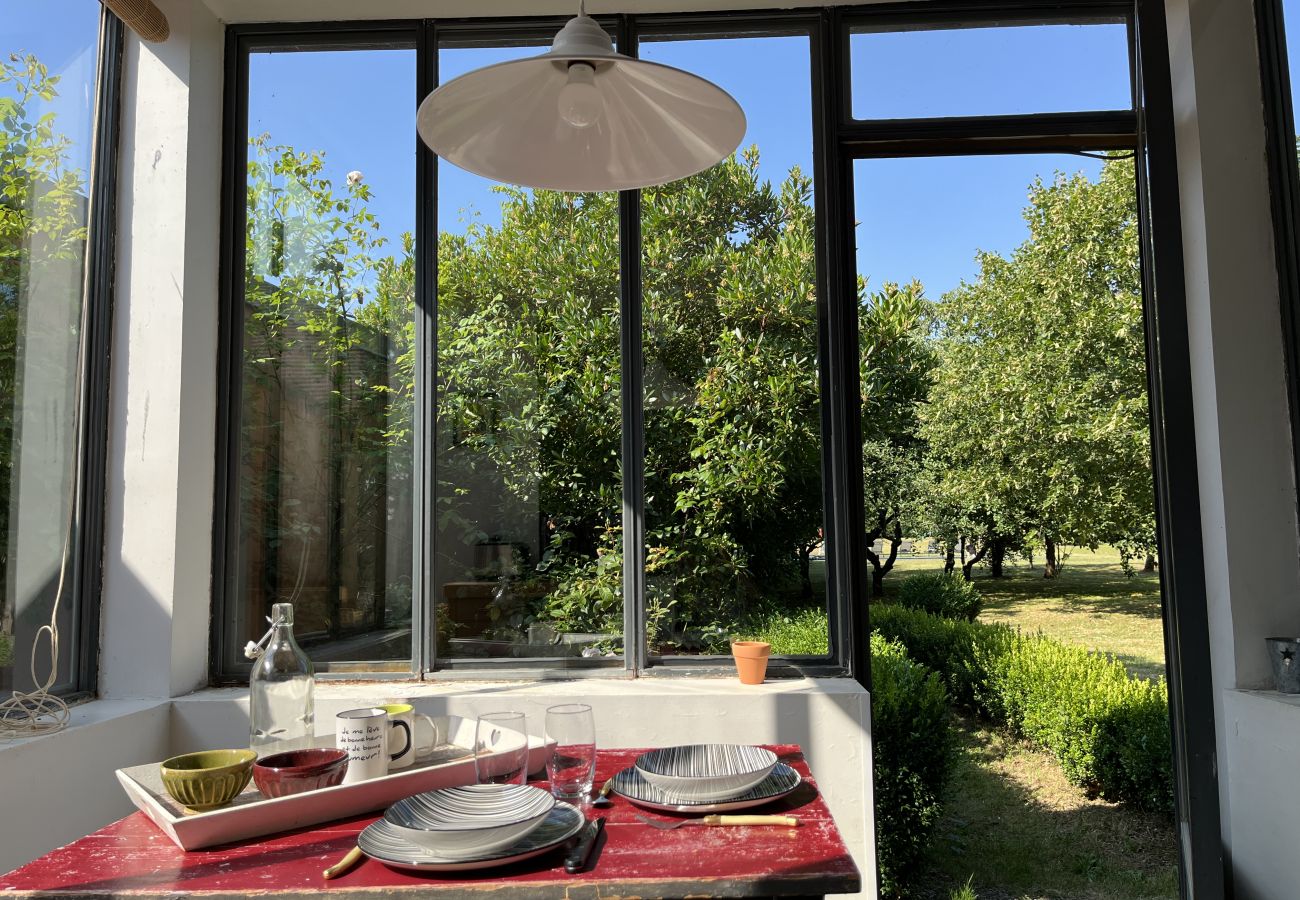Maison à Domfront-en-Champagne - L'Oasis Familiale - Piscine - Parking - 10p