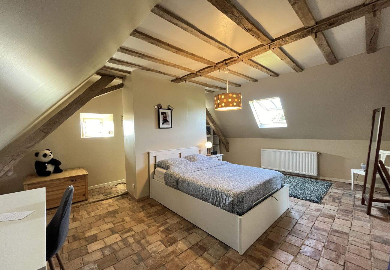 Maison à Domfront-en-Champagne - L'Oasis Familiale - Piscine - Parking - 10p