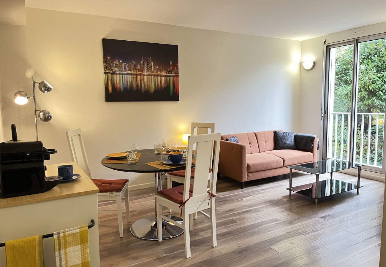 Salon avec TV. 