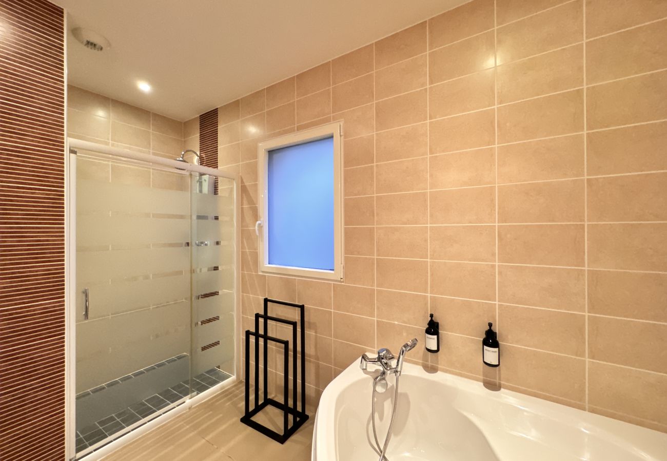 Chambres d'hôtes à Arnage - Palier Sakura - Villa Nausicáa - 8p - Piscine