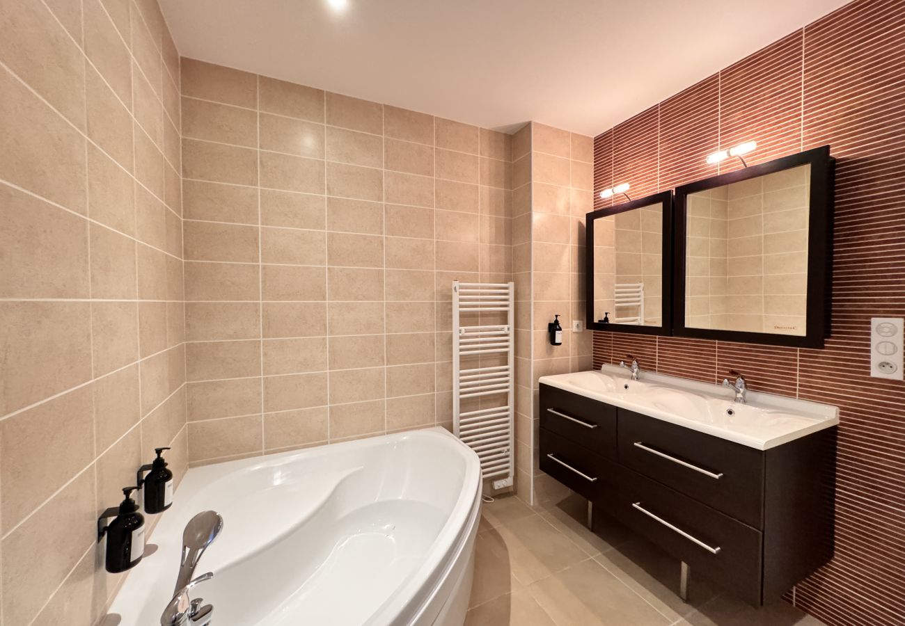 Chambres d'hôtes à Arnage - Palier Sakura - Villa Nausicáa - 8p - Piscine
