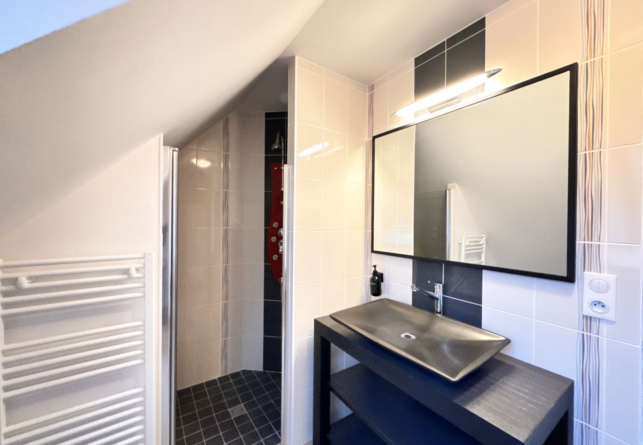 Chambres d'hôtes à Arnage - Palier Yama - 1er étage - 8 pers - Piscine