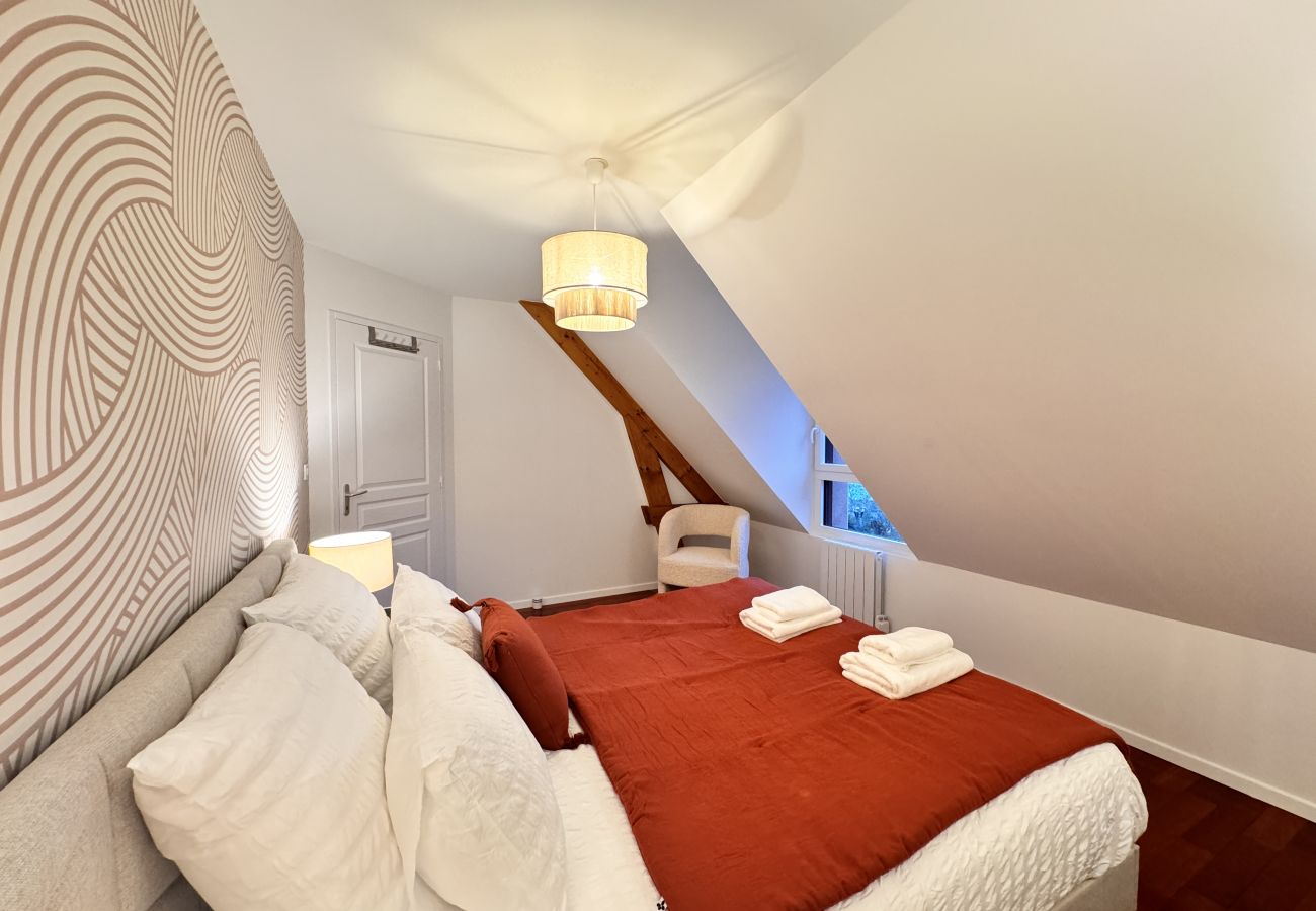 Chambres d'hôtes à Arnage - Palier Yama - 1er étage - 8 pers - Piscine