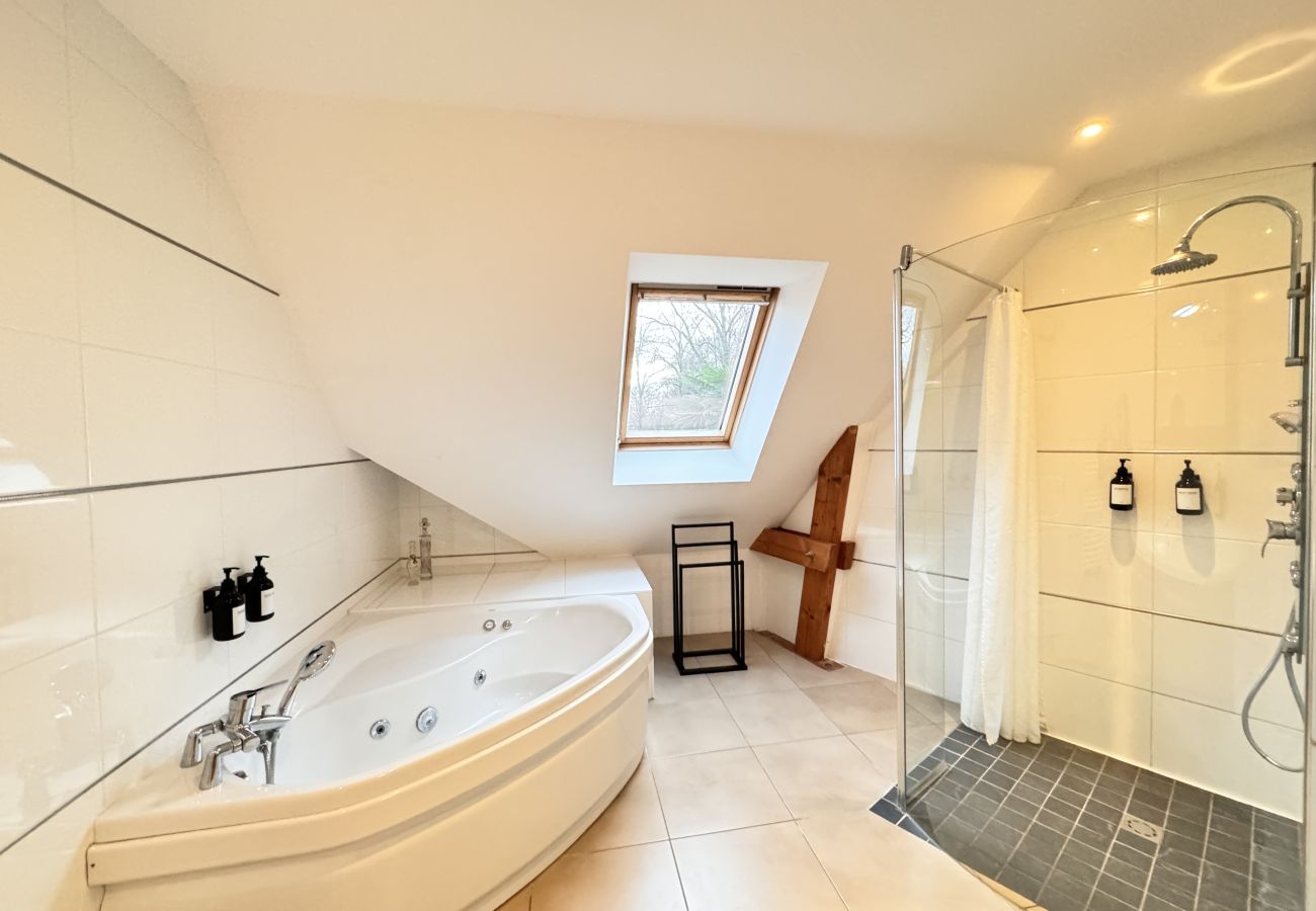 Chambres d'hôtes à Arnage - Palier Yama - 1er étage - 8 pers - Piscine