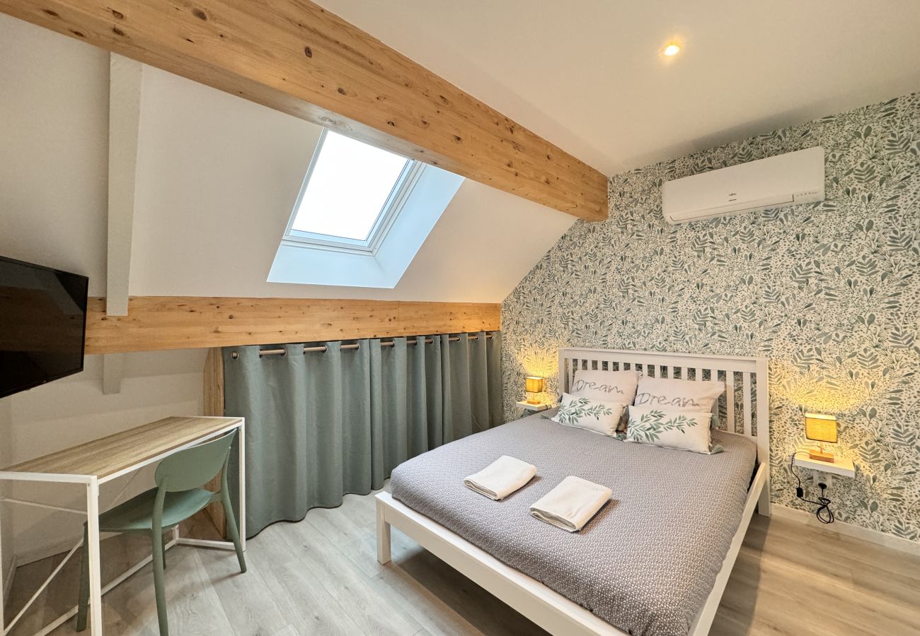 Espace bureau dans la chambre. 