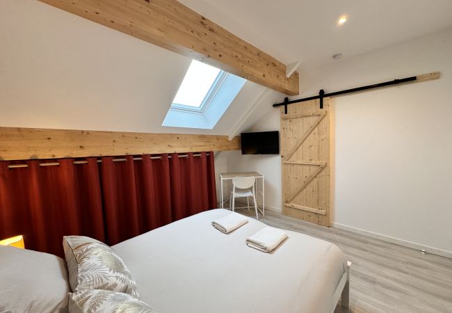 Chambres d'hôtes à Ruaudin - Chambre 3 - Proche circuit - Campagne - 2p Chambres d'hôtes à Ruaudin - Chambre 3 - Proche circuit - Campagne - 2p