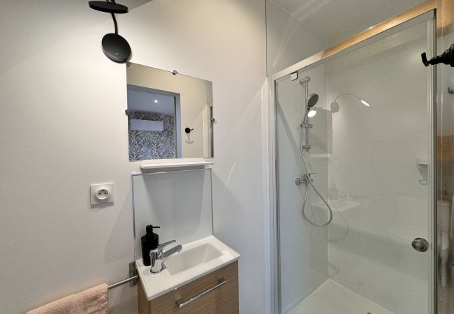 Chambres d'hôtes à Ruaudin - Chambre 3 - Proche circuit - Campagne - 2p Chambres d'hôtes à Ruaudin - Chambre 3 - Proche circuit - Campagne - 2p