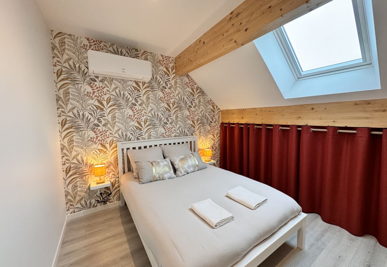 Chambre avec lit double. 