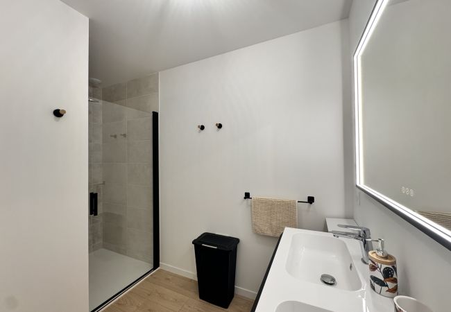 Maison mitoyenne à Le Mans - Le Charme - Jardin - Pétanque - Parking - 6p Maison mitoyenne à Le Mans - Le Charme - Jardin - Pétanque - Parking - 6p