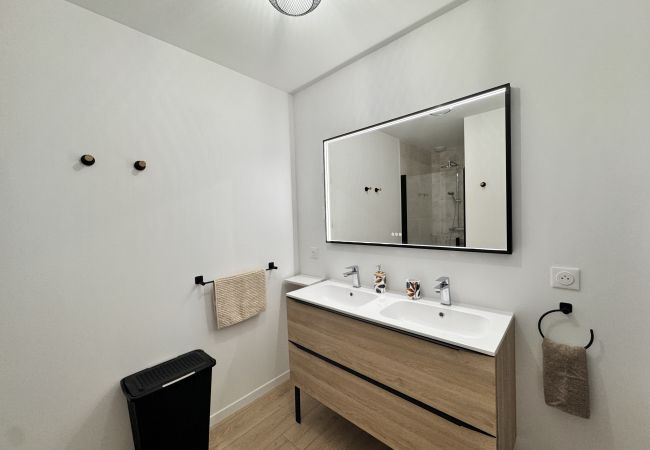 Maison mitoyenne à Le Mans - Le Charme - Jardin - Pétanque - Parking - 6p Maison mitoyenne à Le Mans - Le Charme - Jardin - Pétanque - Parking - 6p