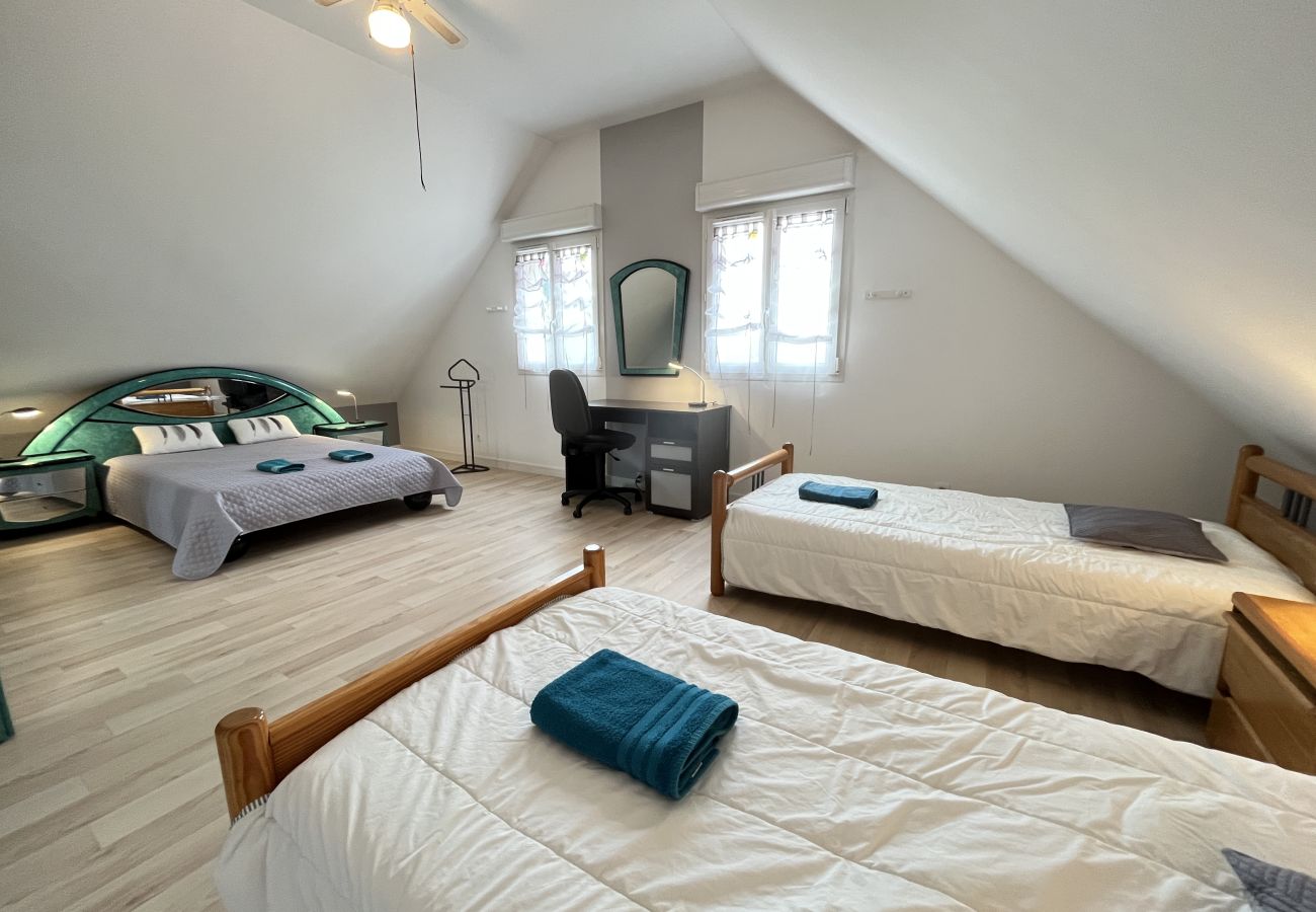 Espace bureau dans la chambre. 