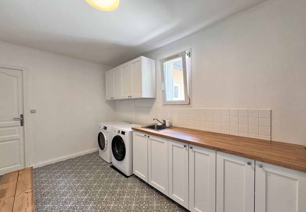 2ème frigo à disposition dans la buanderie. 