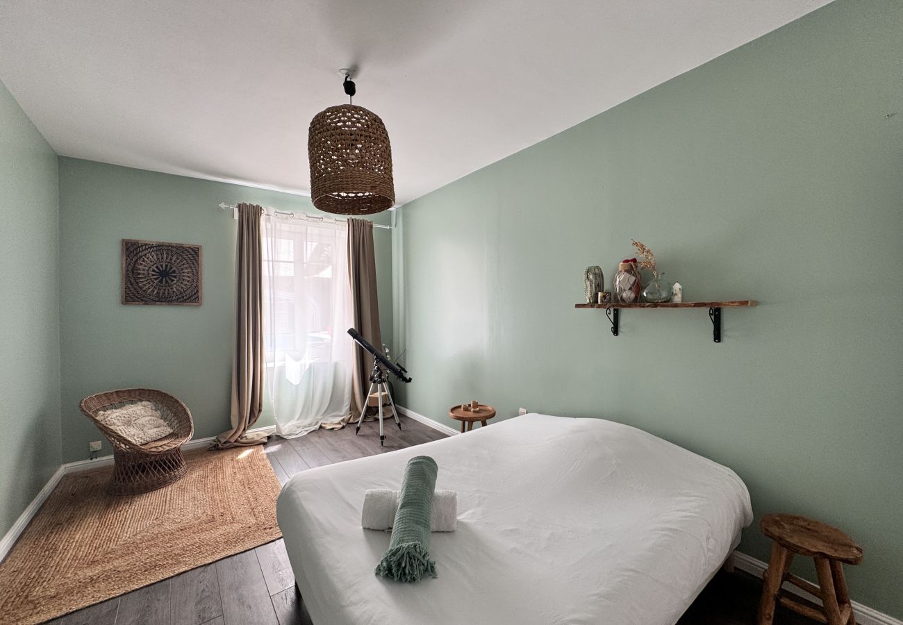 Chambre en rez-de-chaussée. 
