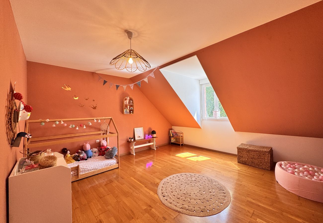 Chambre spacieuse. 