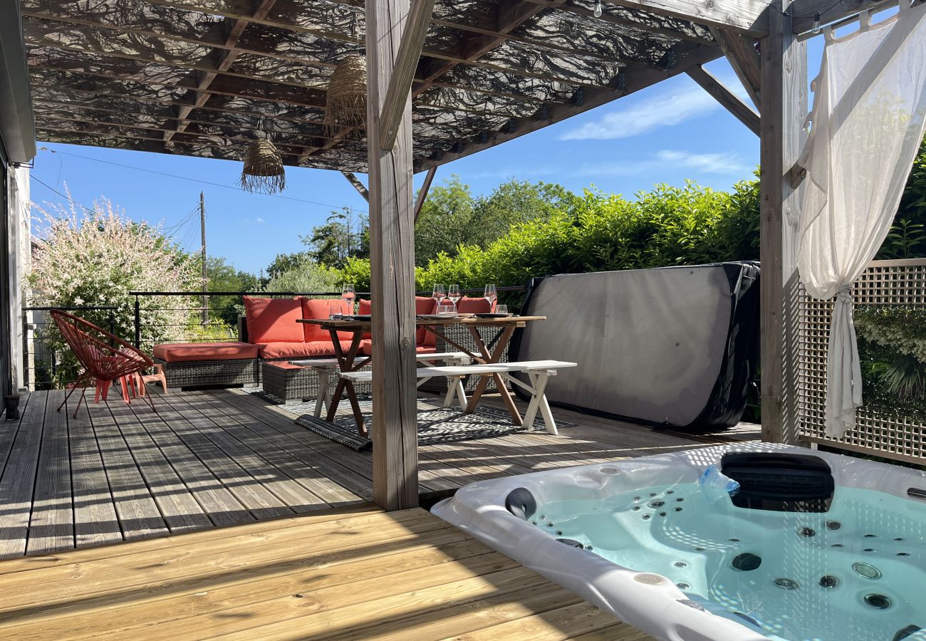 Maison à La Milesse - Entre Pins et Oliviers - jacuzzi - pétanque