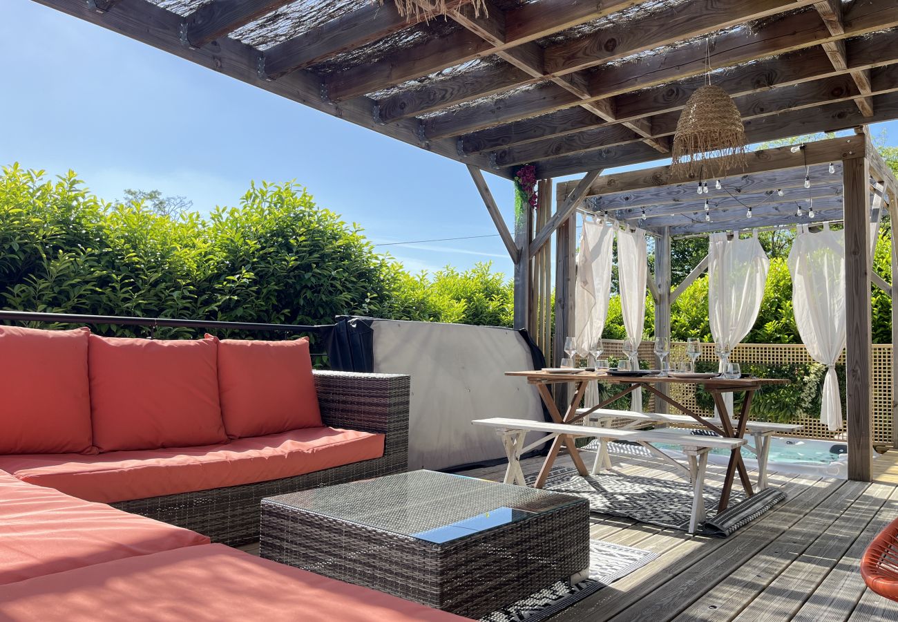 Maison à La Milesse - Entre Pins et Oliviers - jacuzzi - pétanque